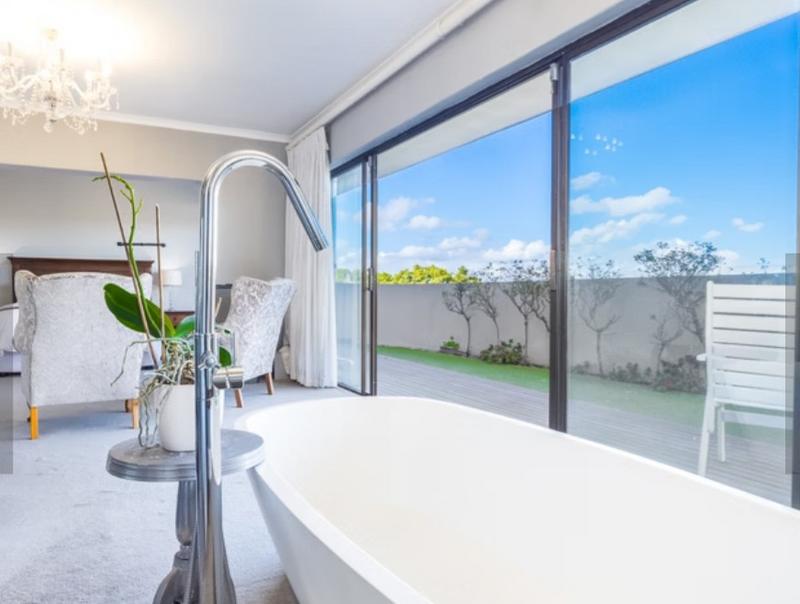 5 Bedroom Property for Sale in Welgemoed Western Cape